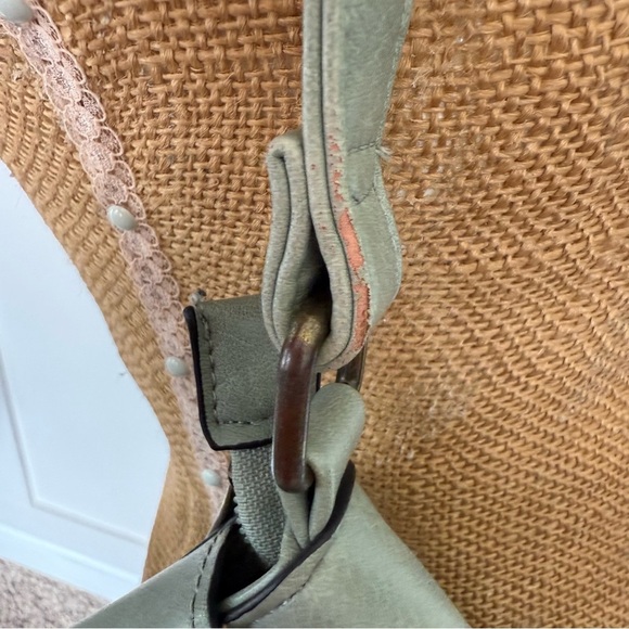 Square Shaped Flap Magnetic Buckle Crossbody Bag Green Unisex Shoulder Bag - Picture 8 of 11